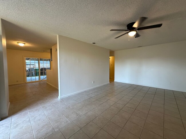 Building Photo - Single story, 4BD/2BA - Moreno Valley