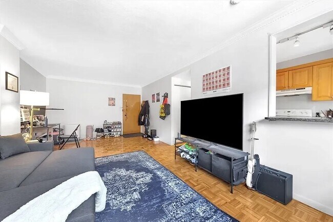 Foto del edificio - Sunny Coolidge Corner 1bed Avail JULY 1 ri...