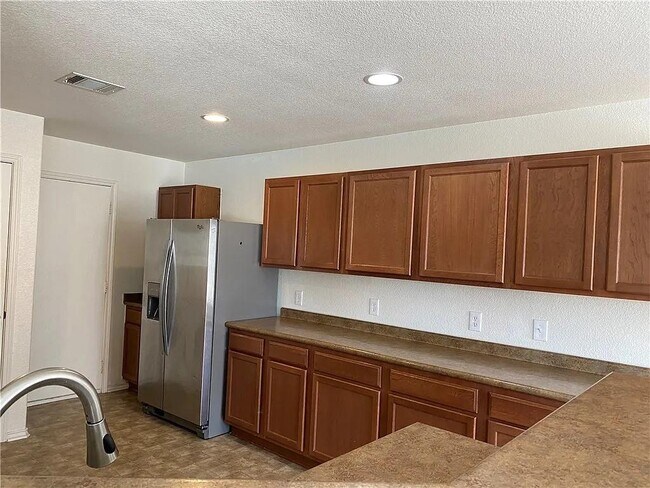Foto del edificio - 2200 Weiss Ln