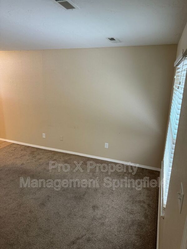 Foto del edificio - 1050 W Elm St