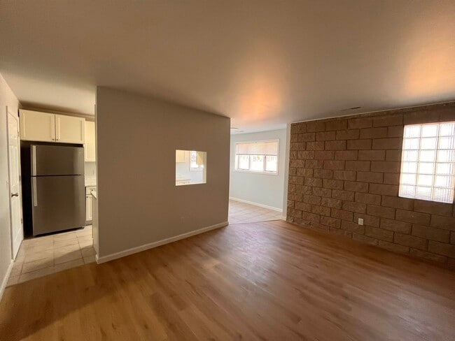 Building Photo - 236 N Fair Oaks Ave