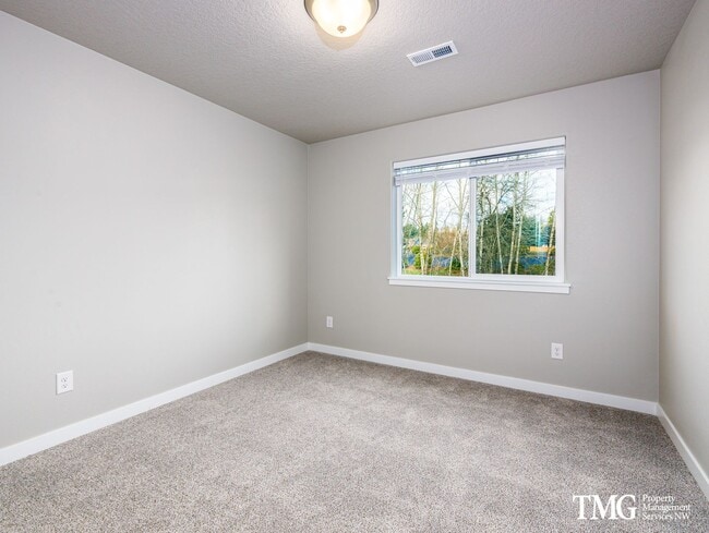 Building Photo - New Eastern Facing Townhome in Minnehaha w...