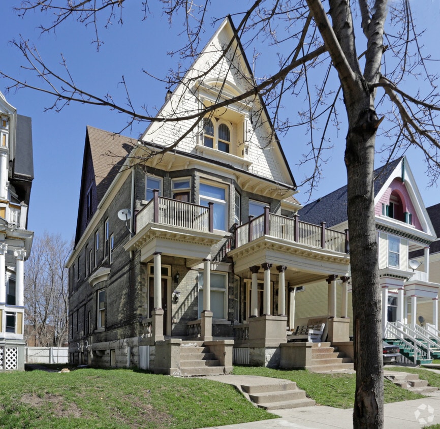 30183020 W Juneau Ave, Milwaukee, WI 53208 Apartments in Milwaukee