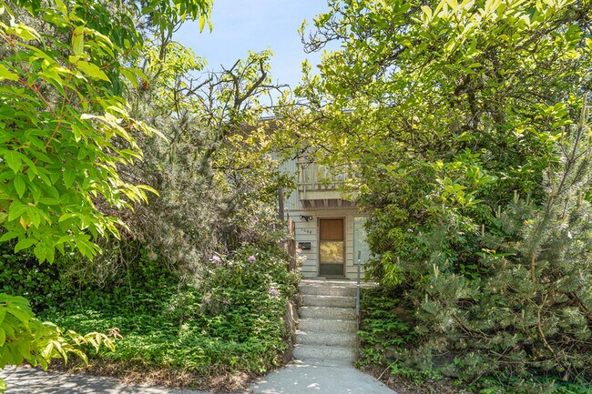 Foto del edificio - 5044 Sand Point Way NE