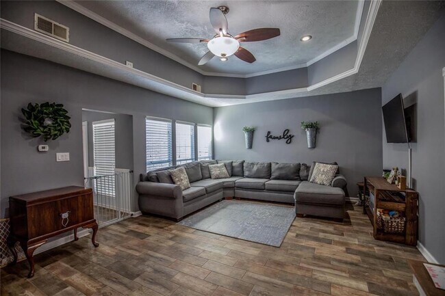 Building Photo - 87 Artesian Way