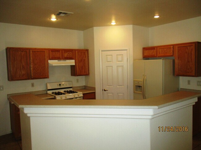 Foto del edificio - Henderson 3 Bedroom Townhouse!