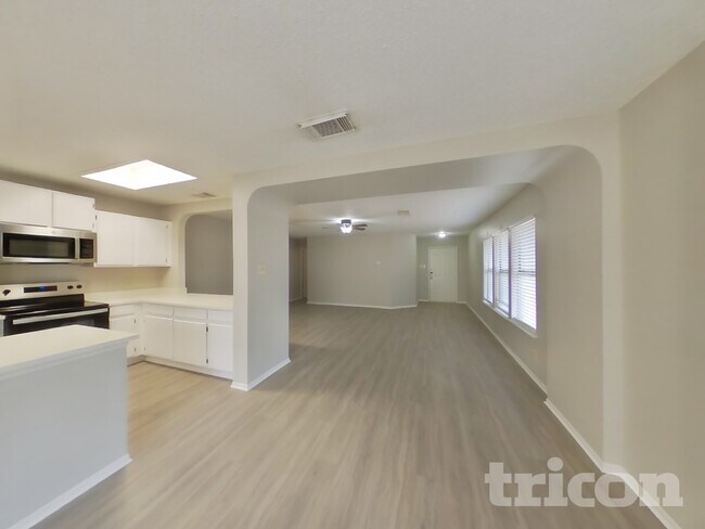 Foto del edificio - 8238 Bent Meadow Dr