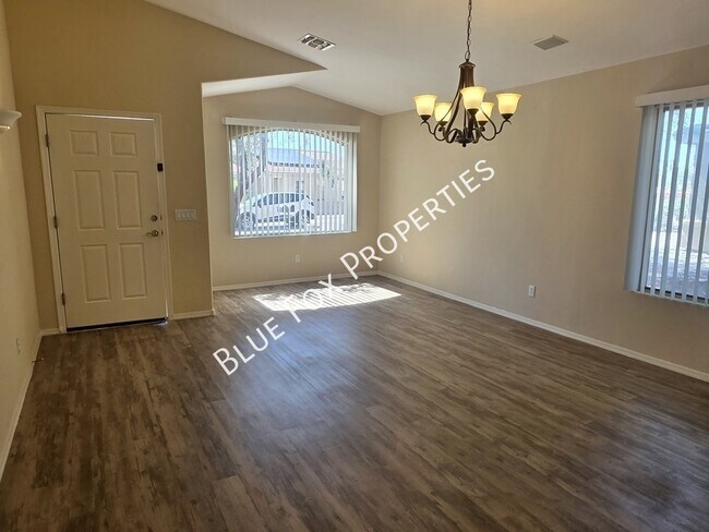 Building Photo - 6078 N Panorama Park Dr