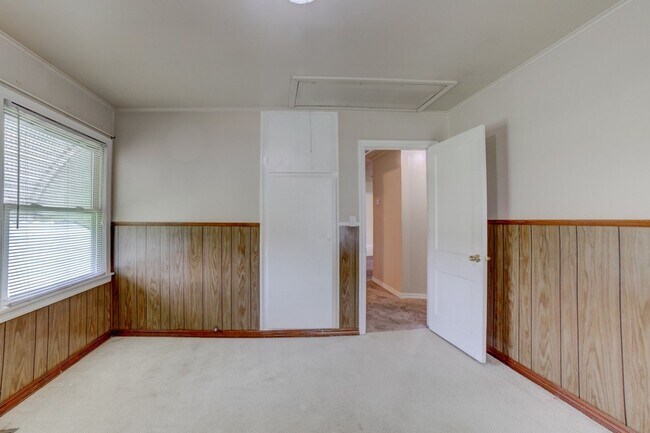 Building Photo - Beautiful 3 Bedroom Home