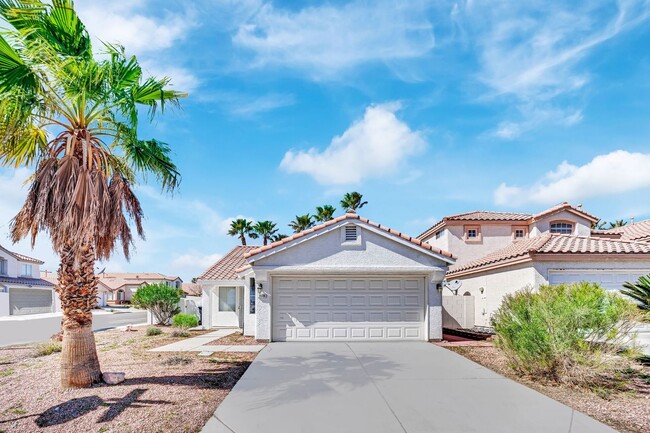 Building Photo - Single story with a POOL in Spring Valley!!!