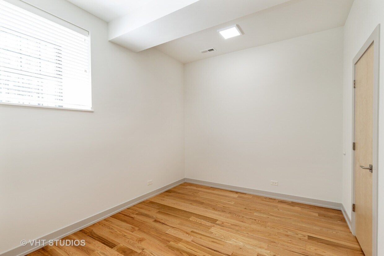 Primary Photo - 325 E 44th St