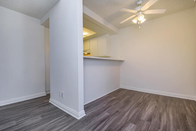 Building Photo - Country Hills Apartment Homes