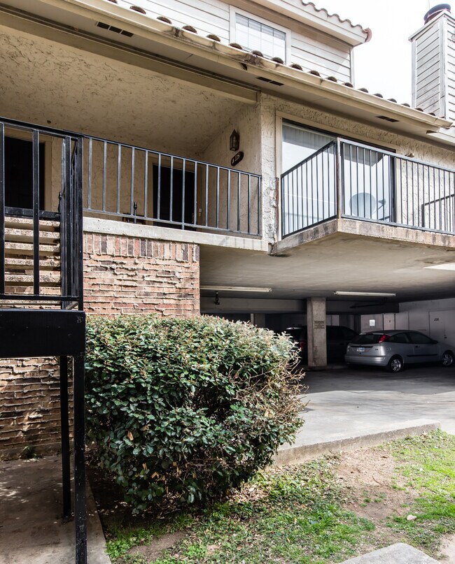 Building Photo - 228 Shady Lane Dr