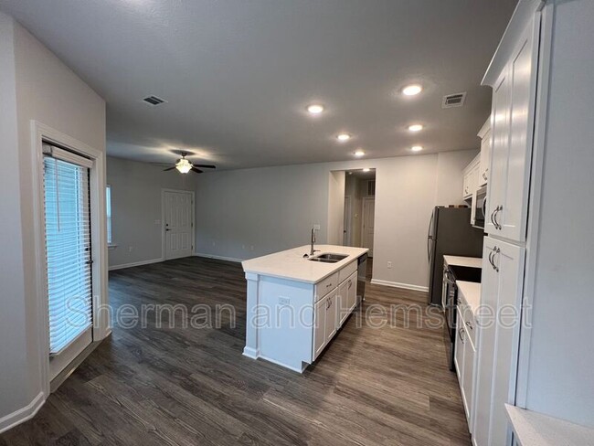 Building Photo - 5053 Mimosa Dr