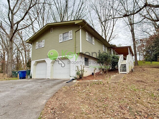 Building Photo - 1300 Highcrest Dr