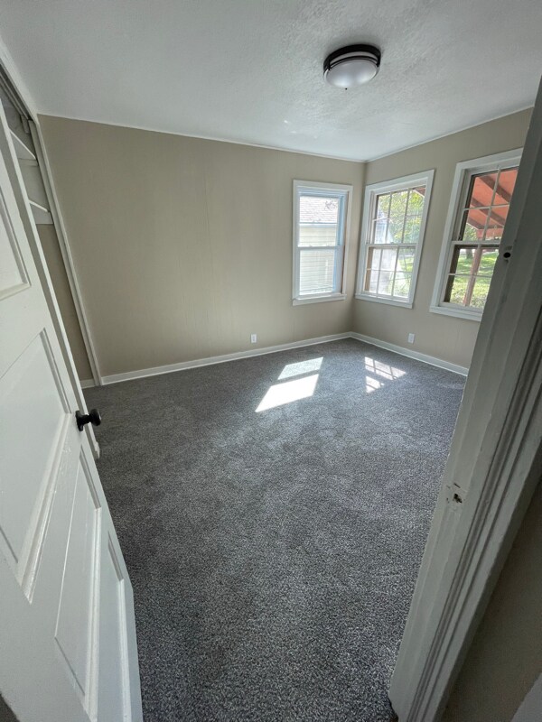 Building Photo - 517 S Atchison St