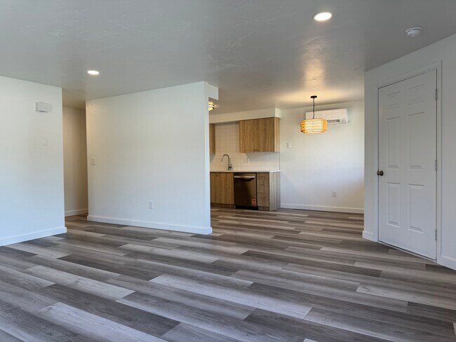 Foto del edificio - 903 Sunny Ln