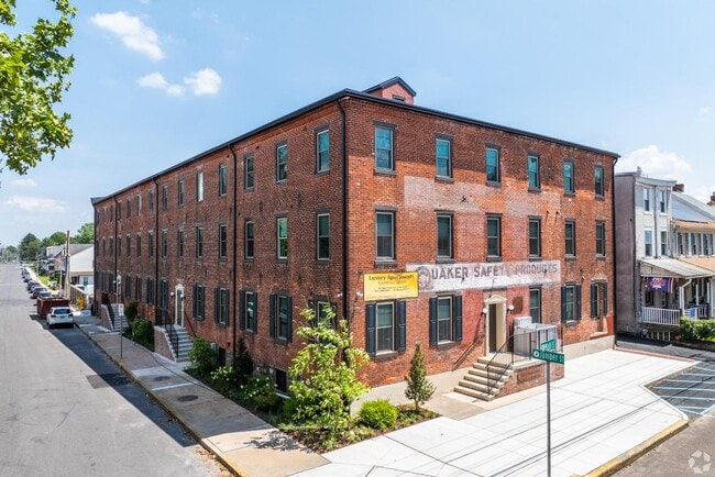 Building Photo - 103 S Main St