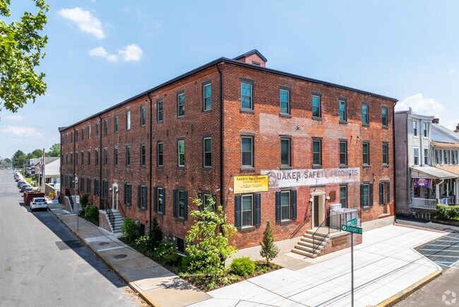 Foto del edificio - 103 S Main St