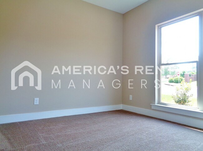 Foto del edificio - DEPOSIT PENDING!!! - Home in Tuscaloosa..... Available to View w/ 48HR notice!!!