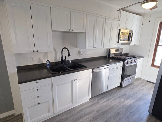 Building Photo - 2 bedroom Mukwonago home