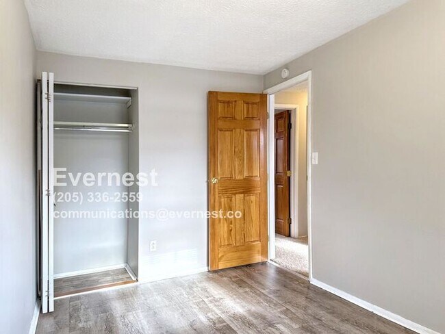 Foto del edificio - 2068 Robin Hood Dr