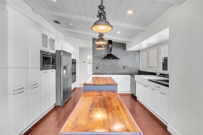 Foto del edificio - 9121 SW 102nd St
