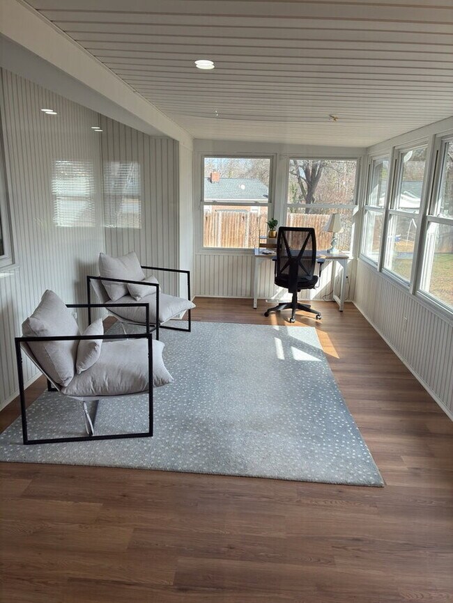 Foto del edificio - 304 Pine Knoll Dr