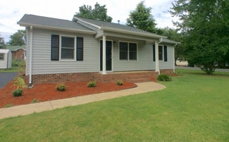 Building Photo - 2215 Medlin Ct
