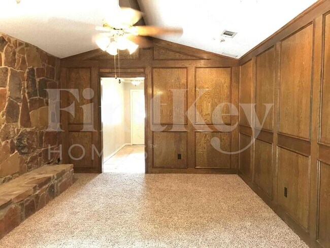Foto del edificio - 4026 Cedar Creek Dr