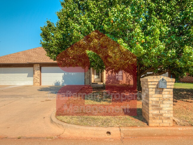 Photo - 2707 Silvertree Dr House