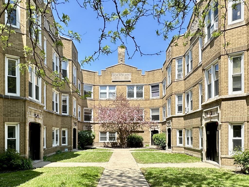 Foto principal - 4826.5 W Addison St