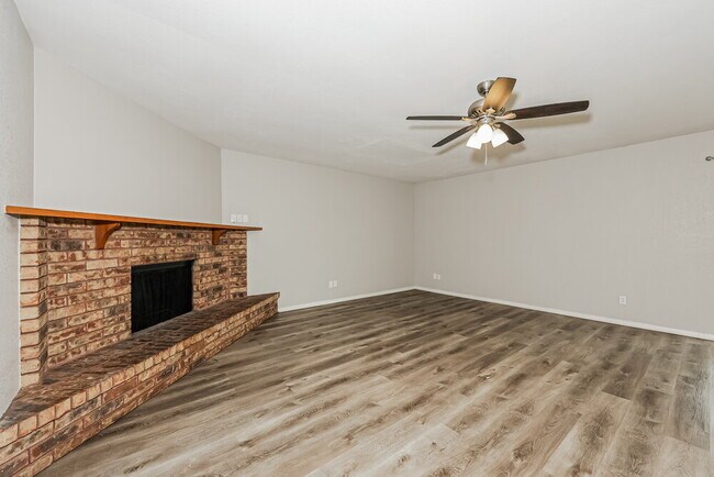 Foto del edificio - 514 Woodcrest Way