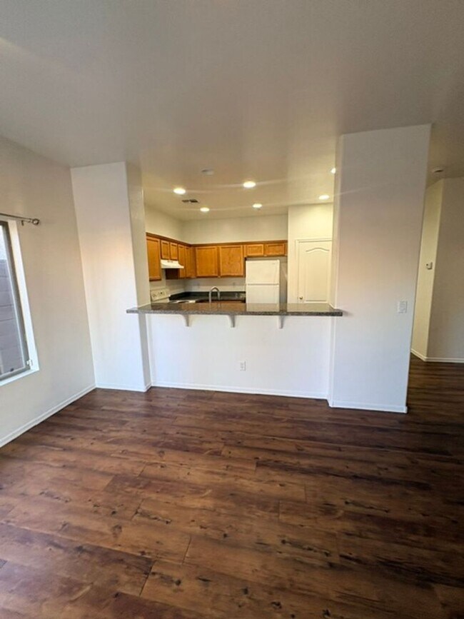 Building Photo - Tolleson 4 Bedroom