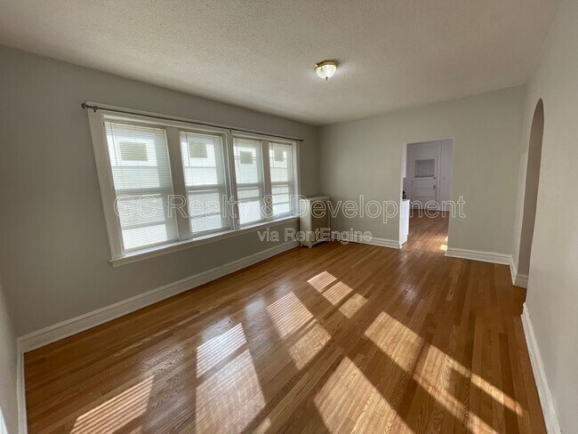Foto del edificio - 7512 N Claremont Ave