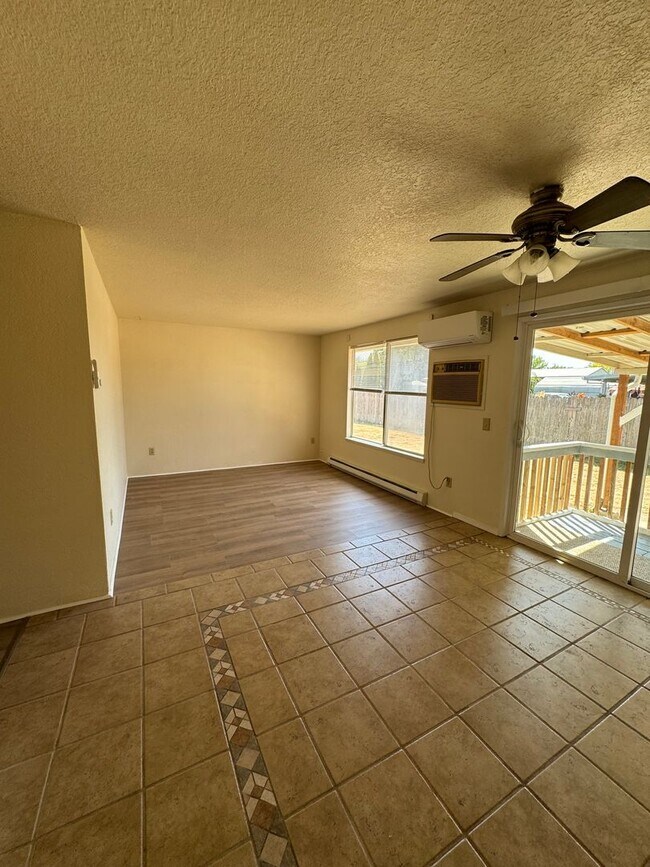 Foto del edificio - 3863 Bourne St