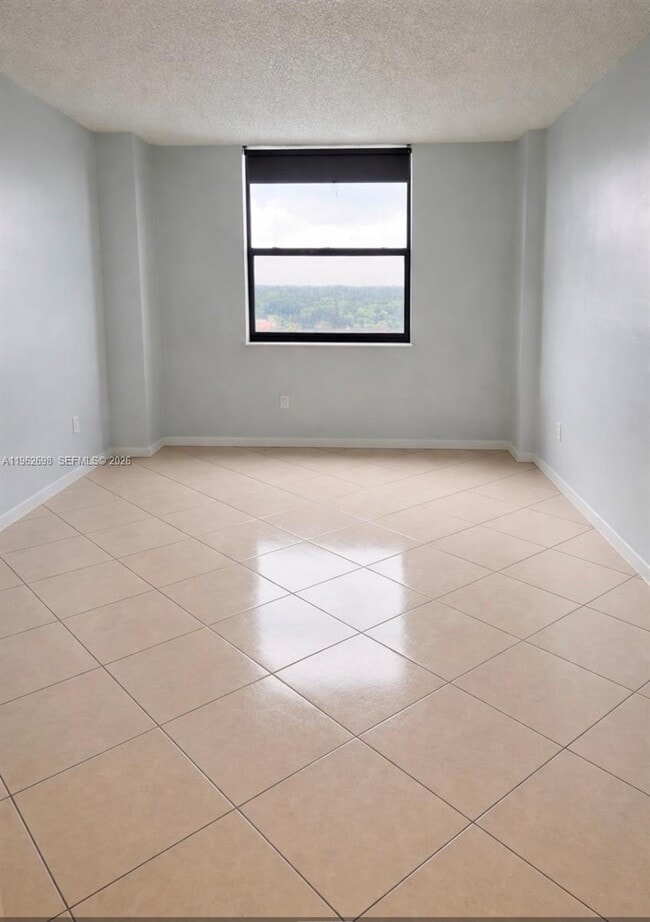 Building Photo - 1470 NE 123rd St