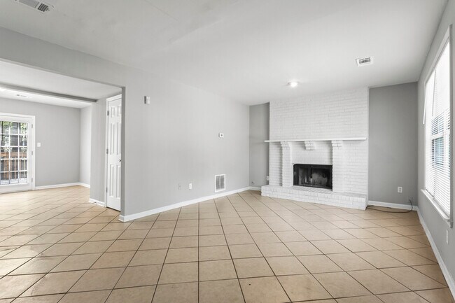 Foto del edificio - 930 Silverwood Dr