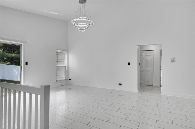Building Photo - 1645 Estate Cir