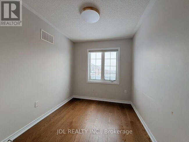 Photo du bâtiment - 1374 Granrock Crescent