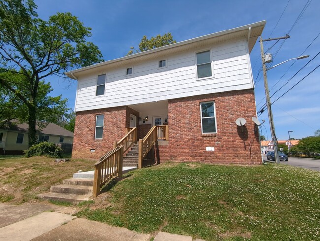 Building Photo - 2015 Duncan Ave