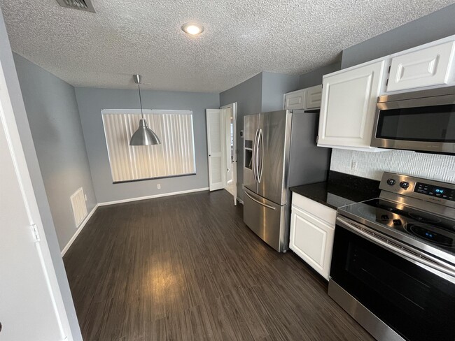 Foto del edificio - 3041 Bloomsbury Dr