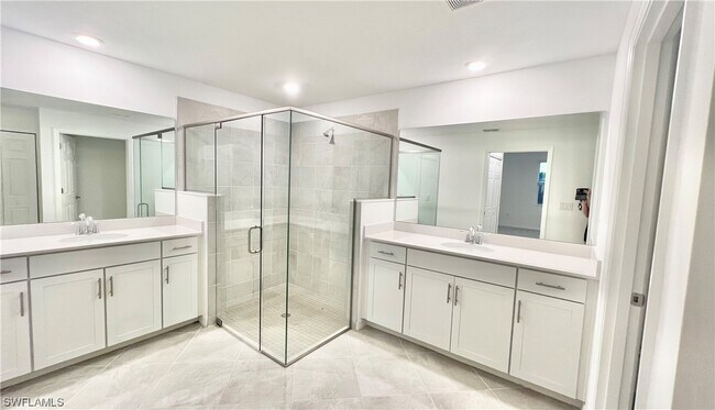 Foto del edificio - 42850 Crescent Lp