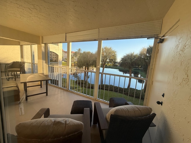 Building Photo - 102 Half Moon Cir