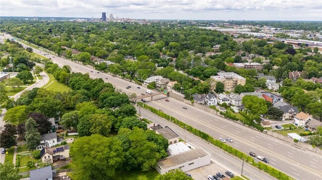 Foto del edificio - 241 Norris Dr