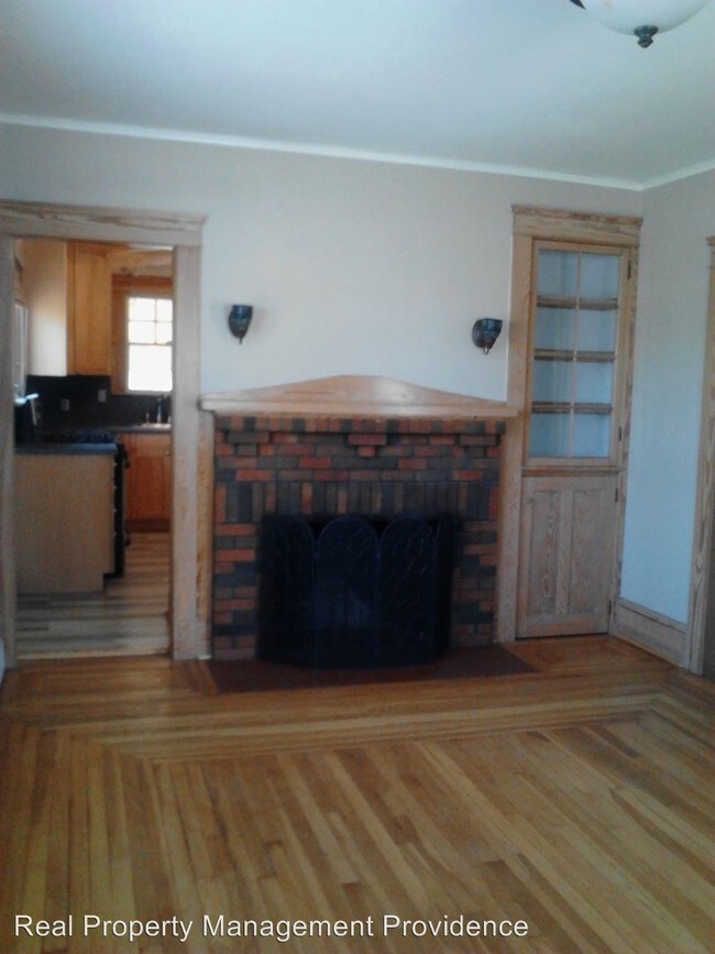 Building Photo - 154 Potters Ave