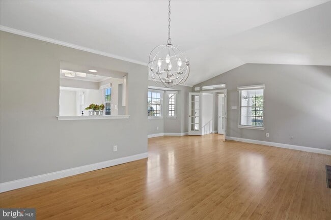 Building Photo - 618A Rose Hollow Dr