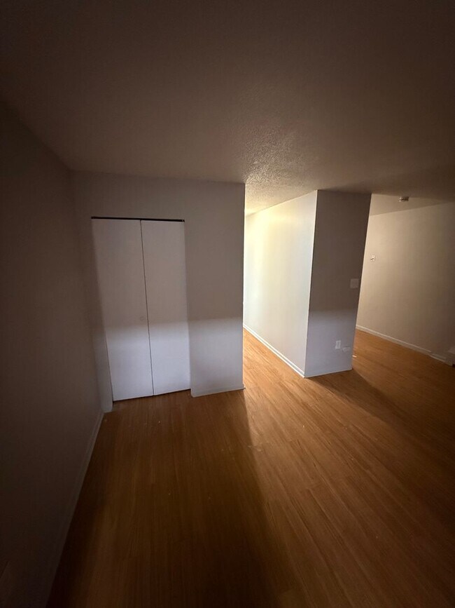Building Photo - 1 bed, 1 bath Apartment in Aurora!