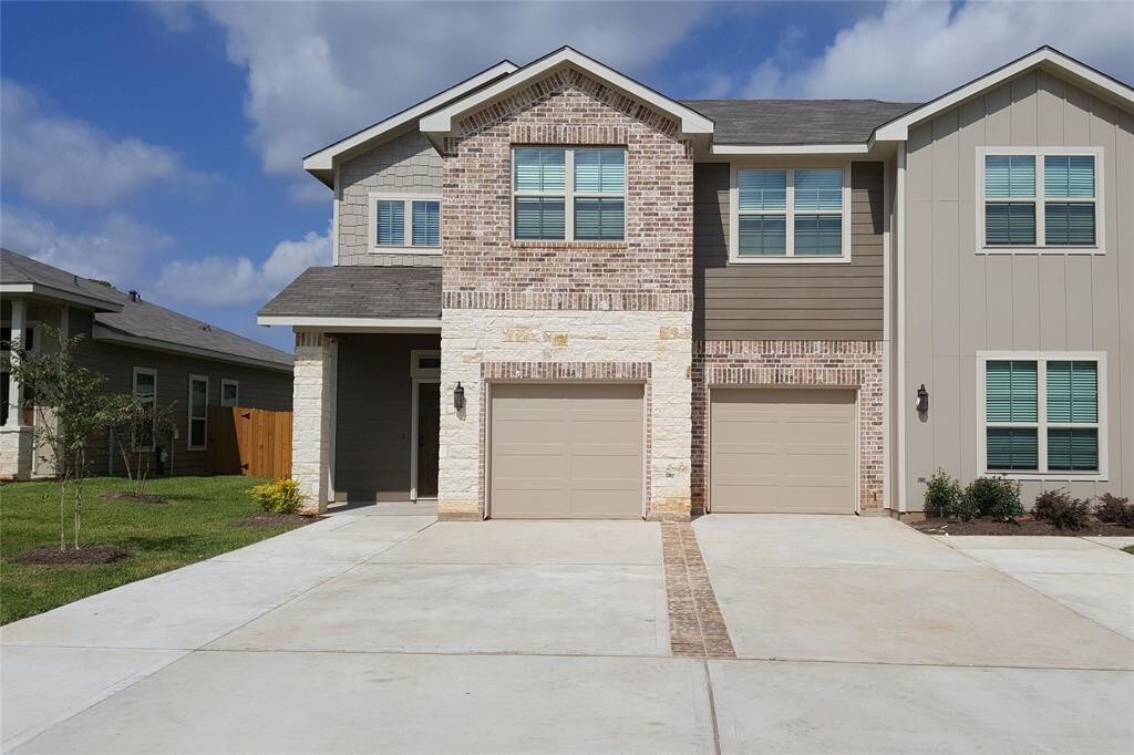 118 Wickersham St, Conroe, TX 77304 Townhome Rentals in Conroe TX