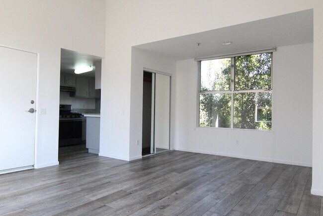 Foto del edificio - 6012 Carlton Way